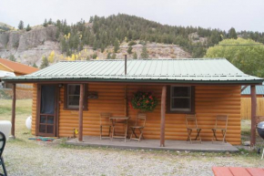 The Primrose Cabin with Mountain Views